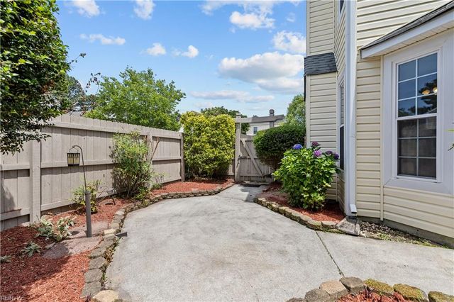 1616 Woodstock CT, Chesapeake, VA 23320