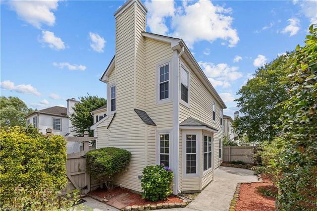 1616 Woodstock CT, Chesapeake, VA 23320