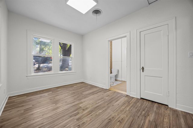 906 W 31st ST, Austin, TX 78705