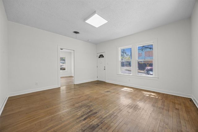 906 W 31st ST, Austin, TX 78705