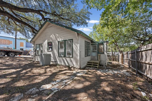 906 W 31st ST, Austin, TX 78705