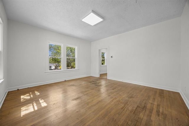 906 W 31st ST, Austin, TX 78705
