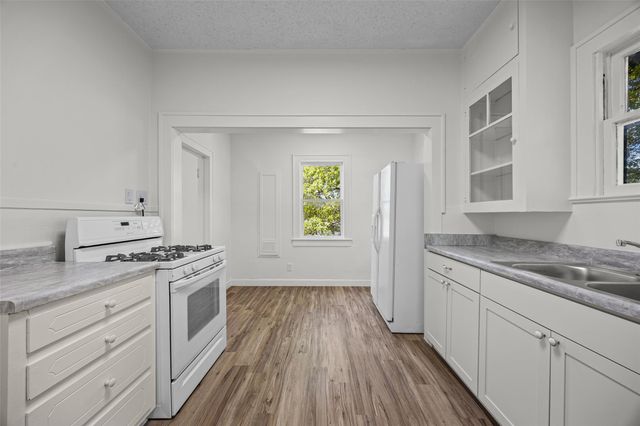 906 W 31st ST, Austin, TX 78705
