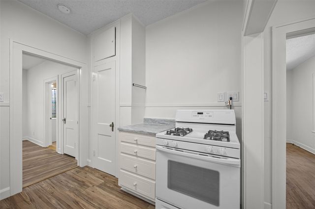 906 W 31st ST, Austin, TX 78705