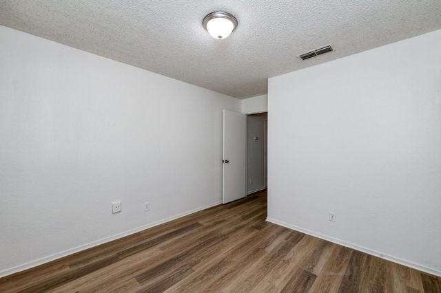 4670 W Ashlan Avenue, Fresno, CA 93722