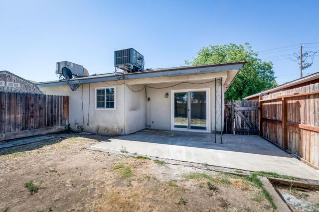 4670 W Ashlan Avenue, Fresno, CA 93722