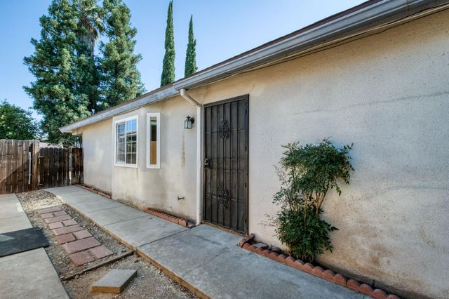 4670 W Ashlan Avenue, Fresno, CA 93722