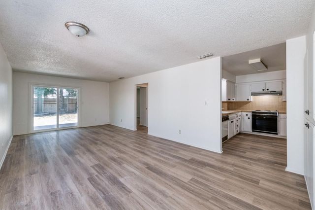 4670 W Ashlan Avenue, Fresno, CA 93722