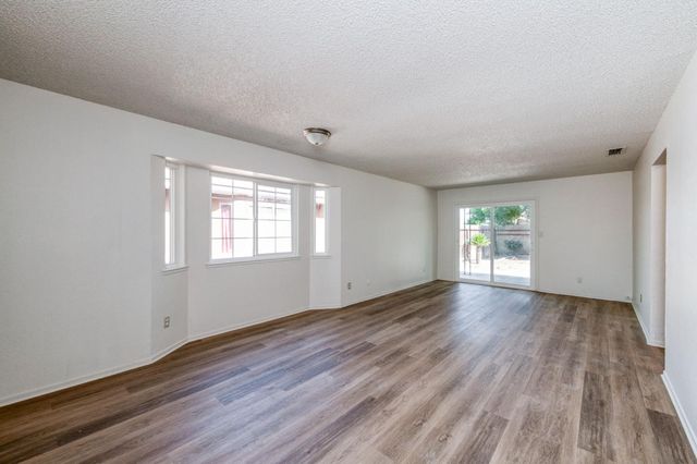 4670 W Ashlan Avenue, Fresno, CA 93722