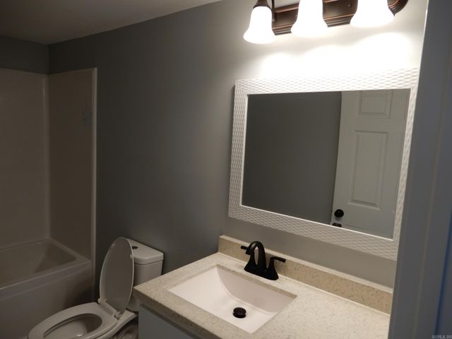 107 N Wilks, Mcrae, AR 72102