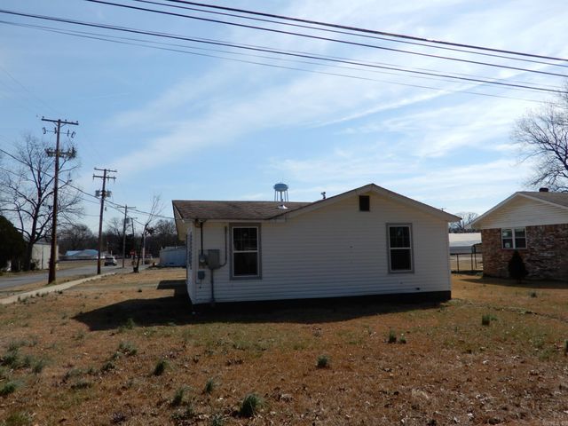 107 N Wilks, Mcrae, AR 72102