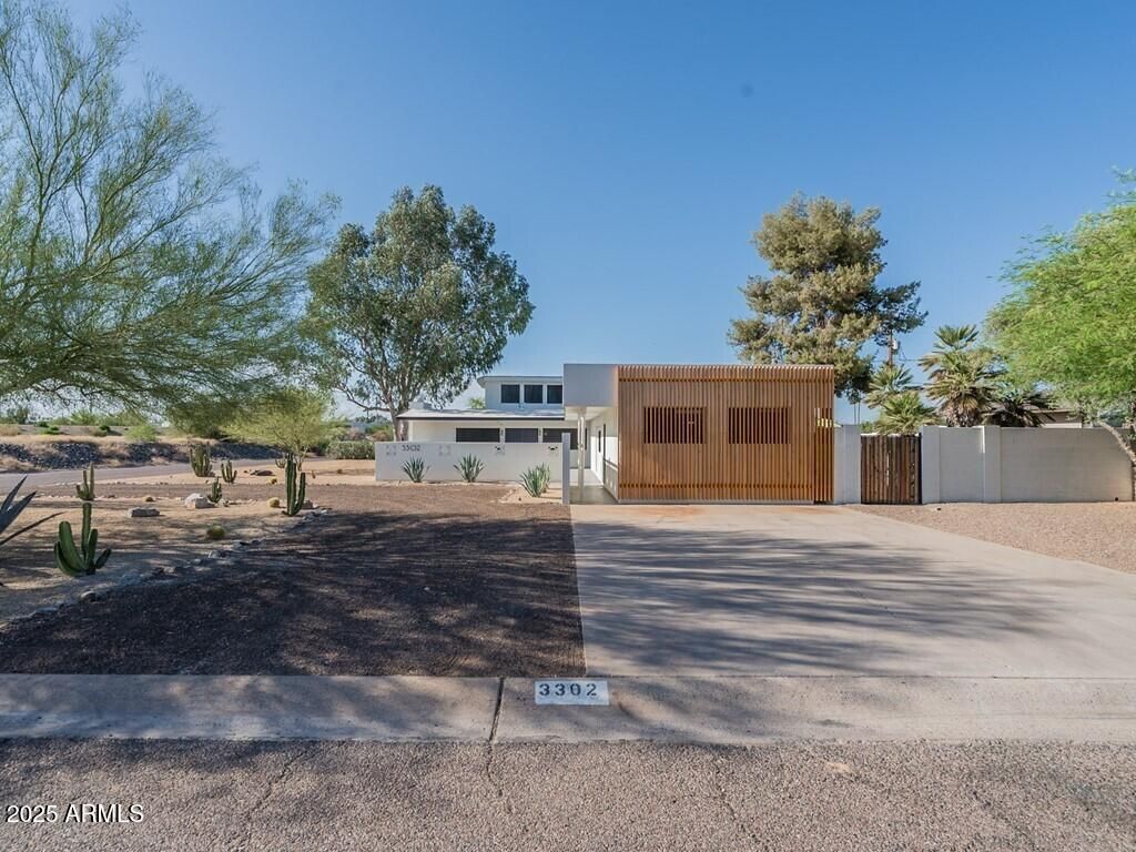 3302 E TURQUOISE Avenue, Phoenix, AZ 85028
