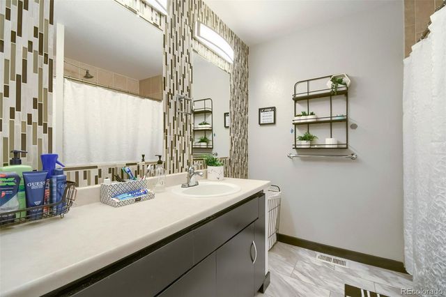 18646 E 42nd Avenue, Denver, CO 80249