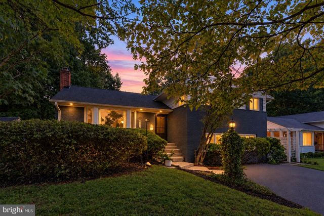 5910 GREENTREE RD, Bethesda, MD 20817
