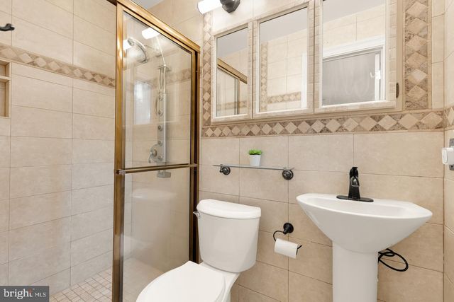 5910 GREENTREE RD, Bethesda, MD 20817