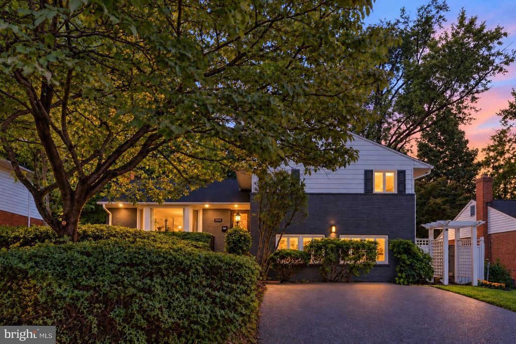 5910 GREENTREE RD, Bethesda, MD 20817