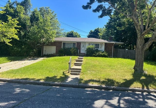 1533 Agate Street, Bay Shore, NY 11706