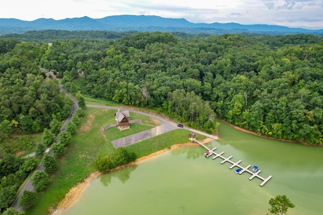 79 Stone Bridge Dr, Dandridge, TN 37725