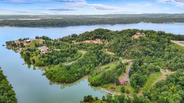 79 Stone Bridge Dr, Dandridge, TN 37725