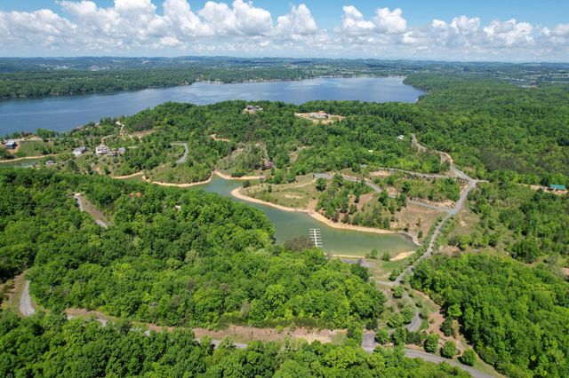 79 Stone Bridge Dr, Dandridge, TN 37725