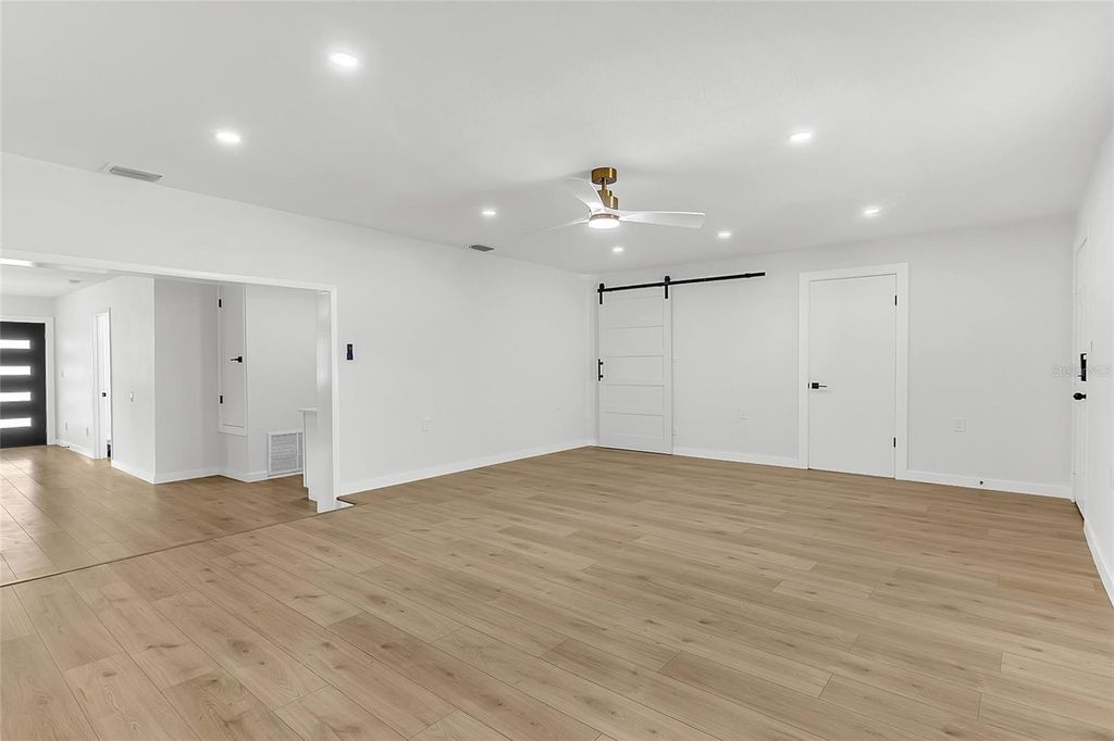 Image 11 of property listing at 1825 AARON AVENUE, Orlando, FL 32811