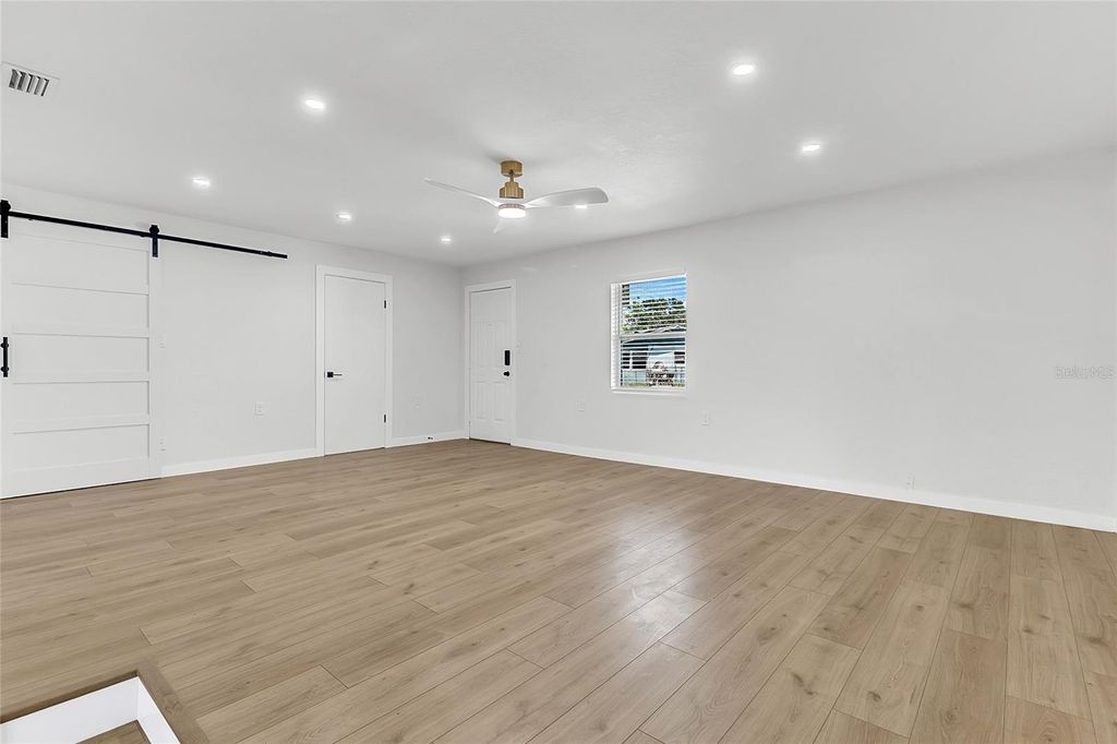 Image 12 of property listing at 1825 AARON AVENUE, Orlando, FL 32811