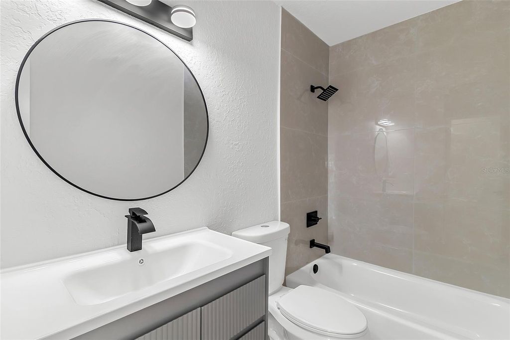Image 24 of property listing at 1825 AARON AVENUE, Orlando, FL 32811