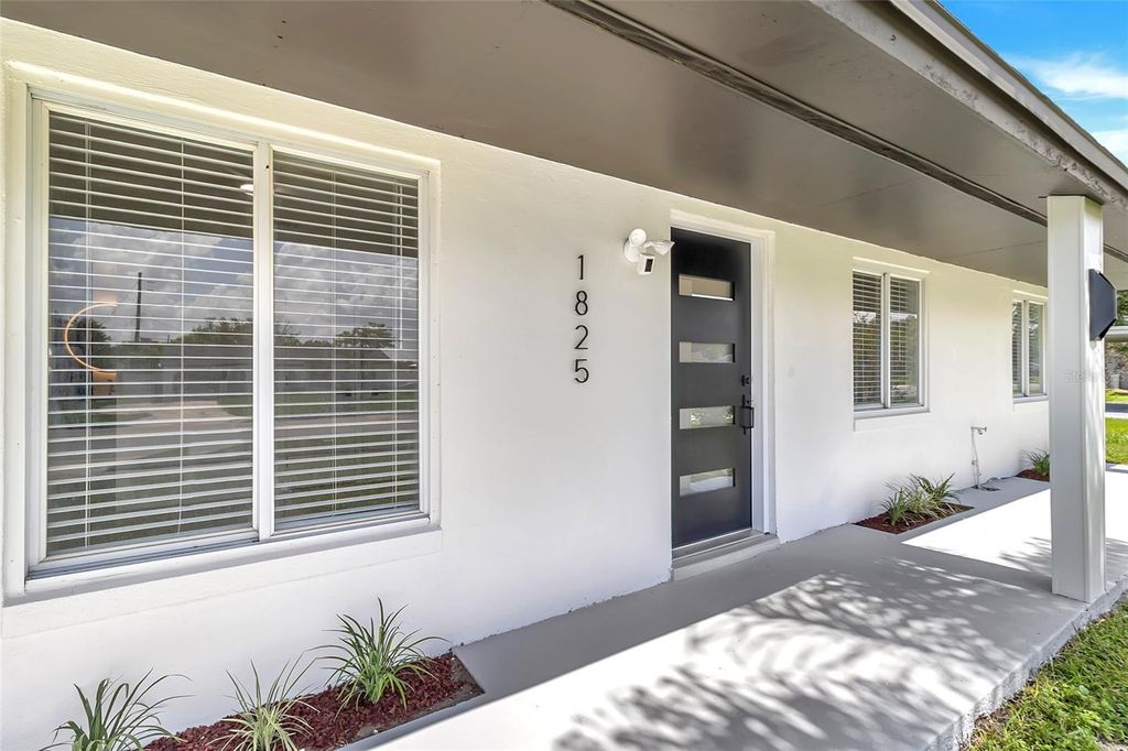 Image 4 of property listing at 1825 AARON AVENUE, Orlando, FL 32811