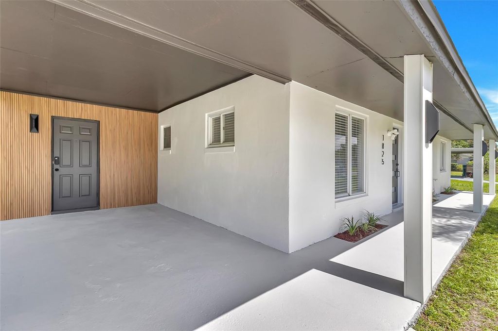 Image 5 of property listing at 1825 AARON AVENUE, Orlando, FL 32811