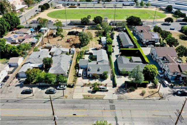 10918 Laurel Canyon, San Fernando, CA 91340
