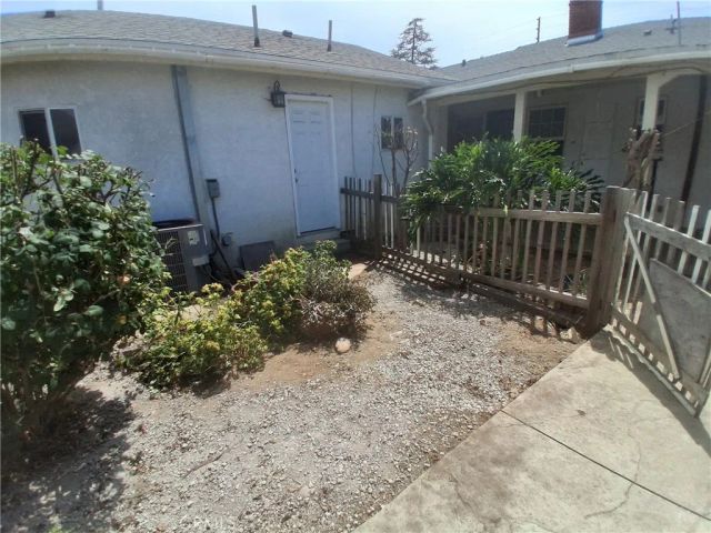 10918 Laurel Canyon, San Fernando, CA 91340