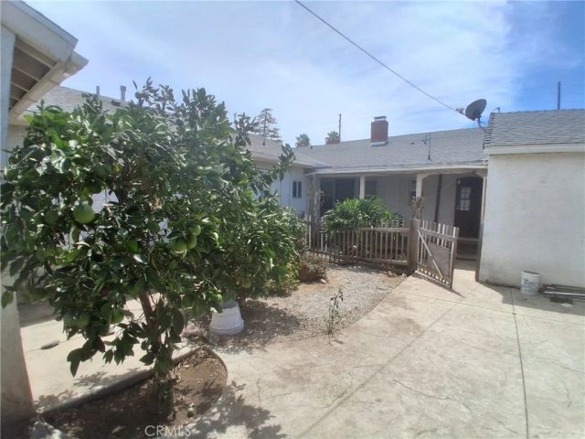 10918 Laurel Canyon, San Fernando, CA 91340