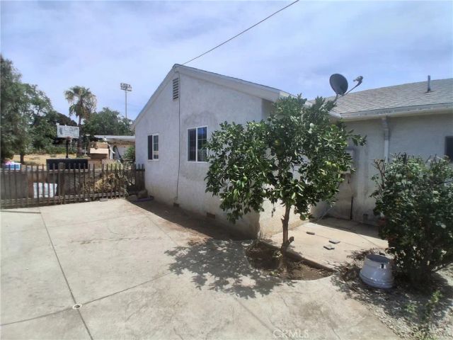 10918 Laurel Canyon, San Fernando, CA 91340