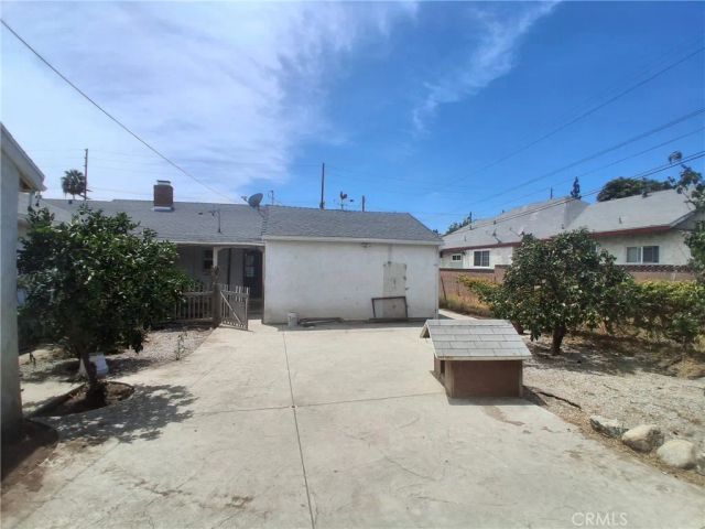 10918 Laurel Canyon, San Fernando, CA 91340
