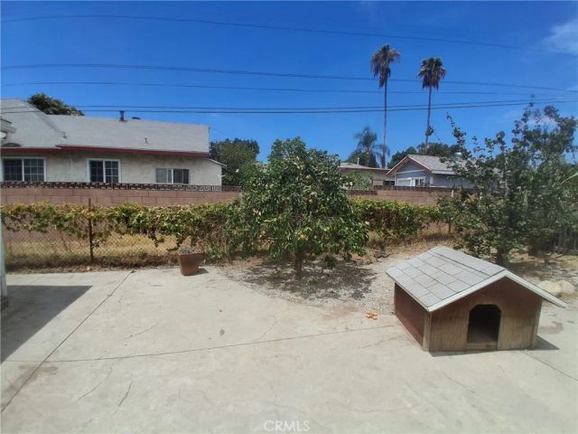 10918 Laurel Canyon, San Fernando, CA 91340