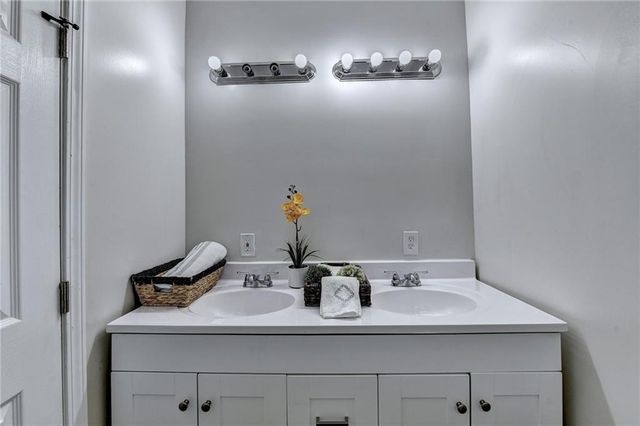 1233 OAKLAND SW Drive, Atlanta, GA 30310