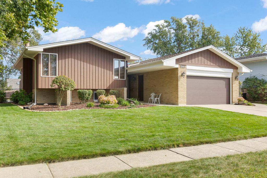 15423 Michaele Drive, Oak Forest, IL 60452 — photo 2