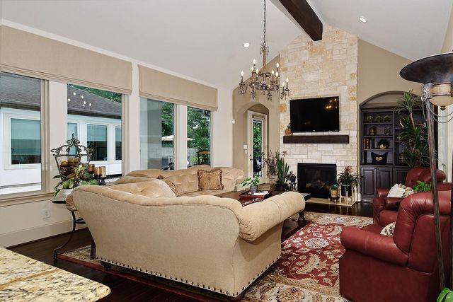 105 Larkhaven Drive, Montgomery, TX 77316