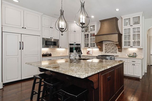105 Larkhaven Drive, Montgomery, TX 77316