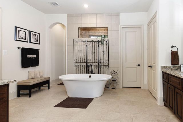 105 Larkhaven Drive, Montgomery, TX 77316