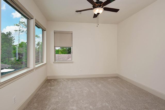 105 Larkhaven Drive, Montgomery, TX 77316