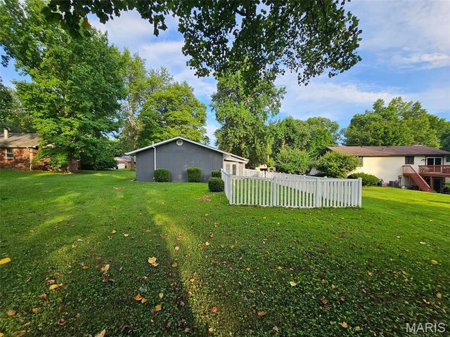 70 S Meadow Lane, Glen Carbon, IL 62034
