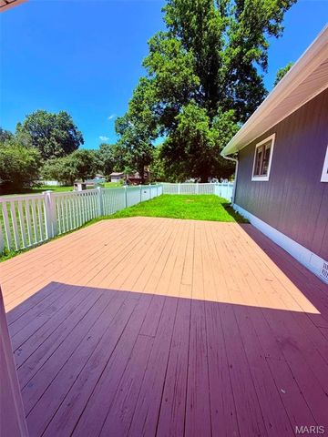 70 S Meadow Lane, Glen Carbon, IL 62034