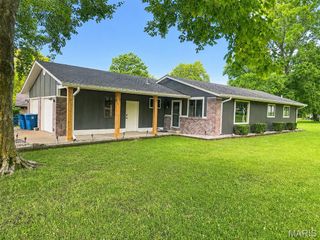 70 S Meadow Lane, Glen Carbon, IL 62034
