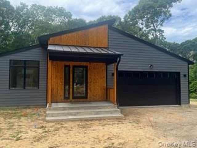 17 Bittersweet Avenue, Hampton Bays, NY 11946