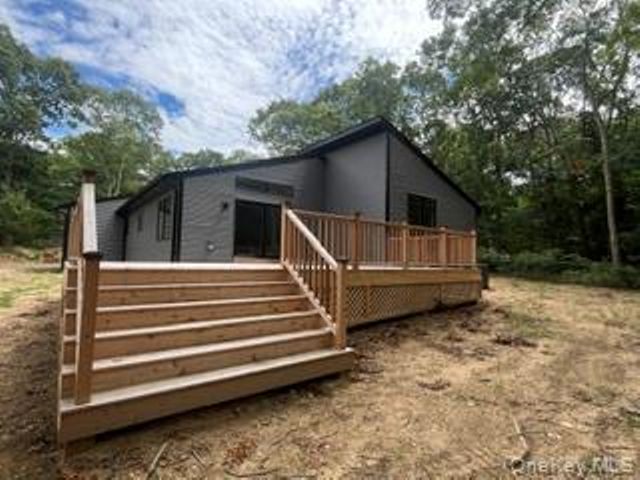 17 Bittersweet Avenue, Hampton Bays, NY 11946