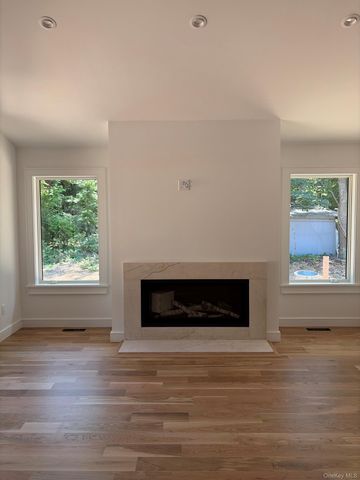 17 Bittersweet Avenue, Hampton Bays, NY 11946