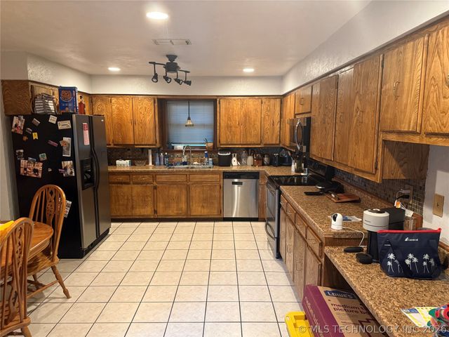 1919 Parkway Circle, Durant, OK 74701