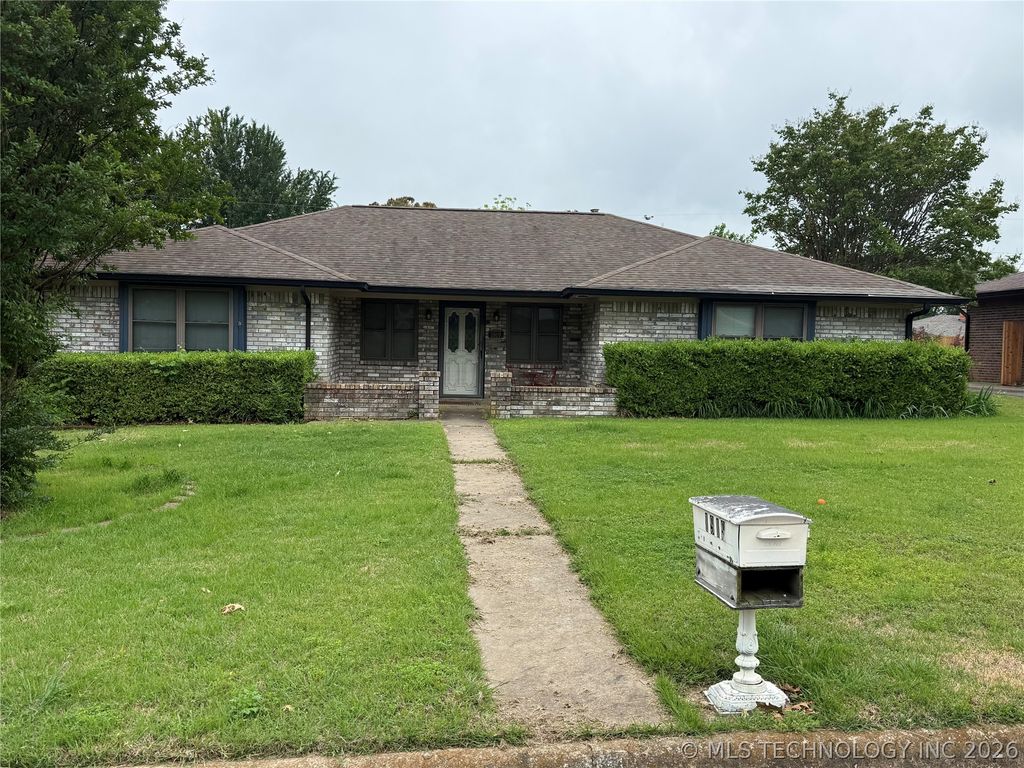1919 Parkway Circle, Durant, OK 74701
