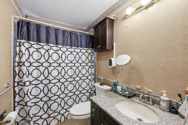 75 Knollwood St, Springfield, MA 01104